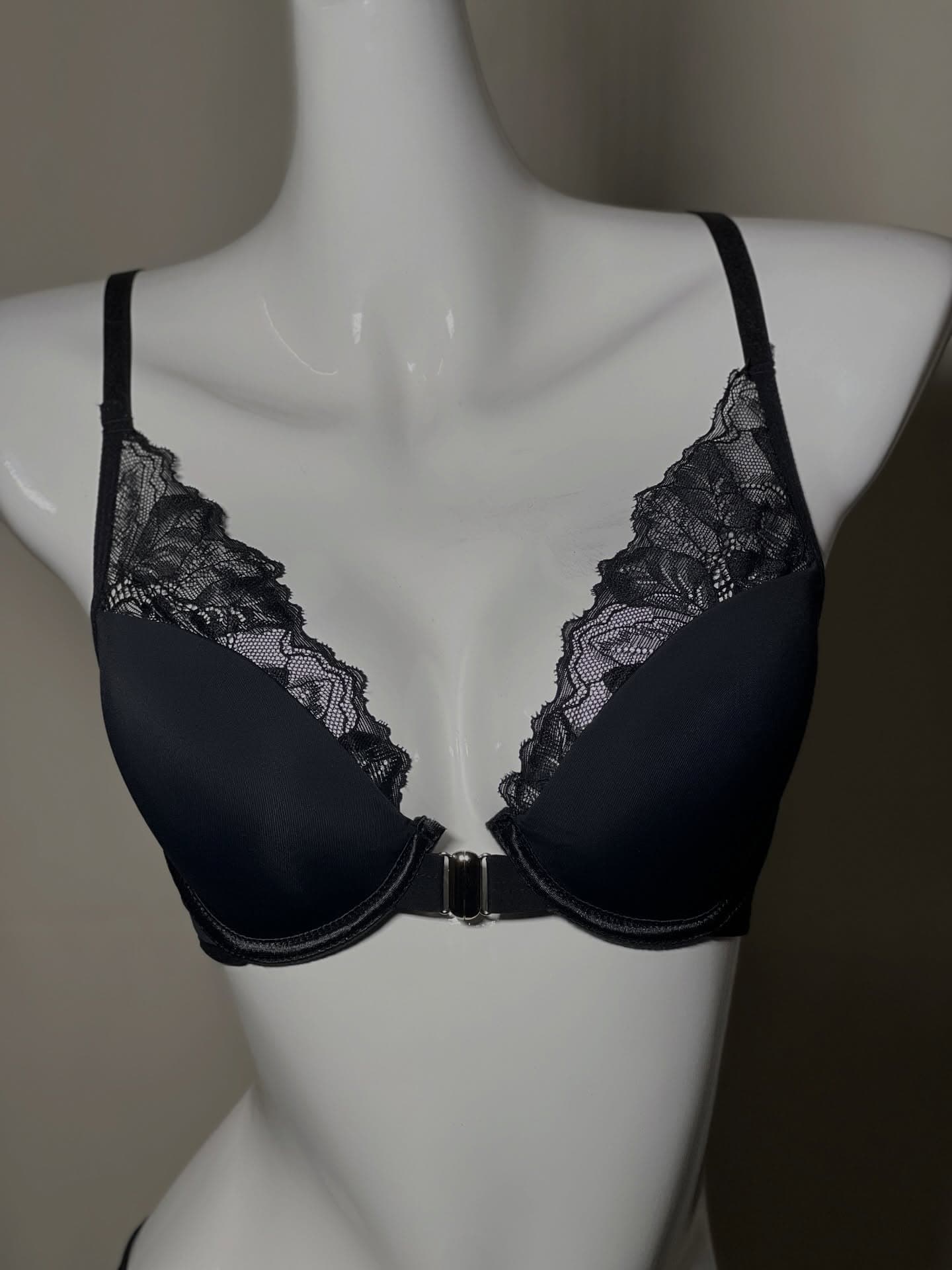 Black Lace Bra and Panty Set - Preview Angle 2