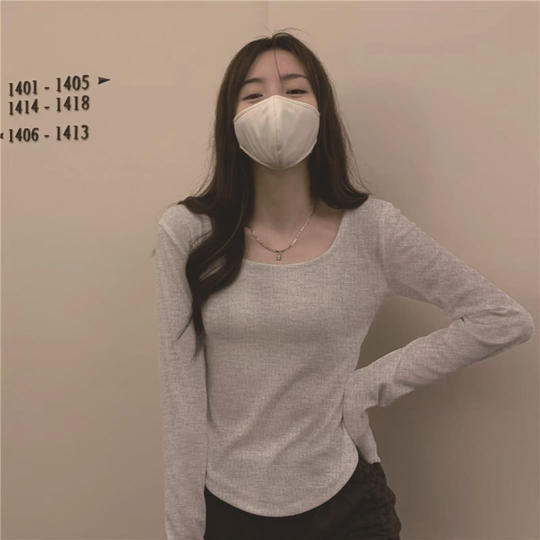 Basic Scoop Neck Long Sleeve Tee - Preview Angle 4